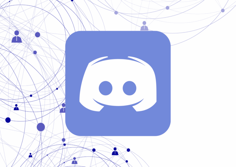 Sobre fundo branco, com círculos azuis sobrepostos do lado esquerdo da imagem, com desenhos de ícones de pessoas, está sobreposto o ícone do Discord, exemplificando o que é o Discord.